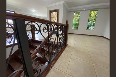 Casa à venda com 380m², 4 quartos e 5 vagasFoto 02