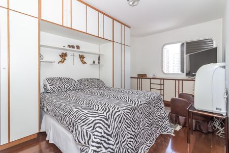 Apartamento à venda com 140m², 3 quartos e 2 vagasQuarto