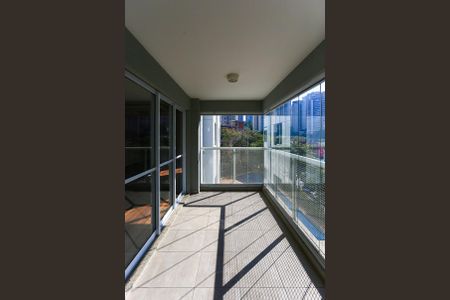 Apartamento à venda com 126m², 2 quartos e 2 vagas Apartamento à venda com 126m², 2 quartos e 2 vagasVaranda