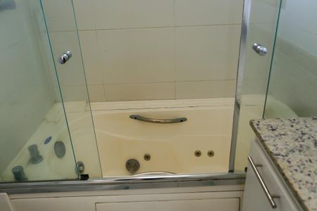 Apartamento à venda com 126m², 2 quartos e 2 vagas Apartamento à venda com 126m², 2 quartos e 2 vagasBanheiro da Suíte 2