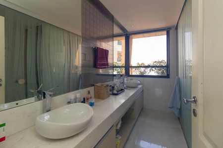 Apartamento para alugar com 260m², 3 quartos e 4 vagasBanheiro da Suíte 3