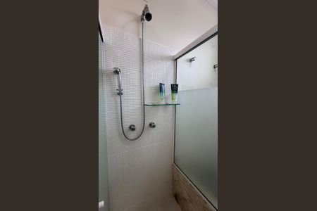 Casa à venda com 334m², 6 quartos e 9 vagas Casa à venda com 334m², 6 quartos e 9 vagasBanheiro da Suíte 2