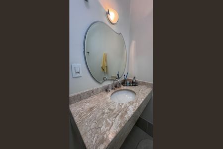 Casa à venda com 334m², 6 quartos e 9 vagas Casa à venda com 334m², 6 quartos e 9 vagasBanheiro