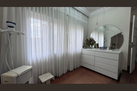 Casa à venda com 334m², 6 quartos e 9 vagas Casa à venda com 334m², 6 quartos e 9 vagasSuíte 1