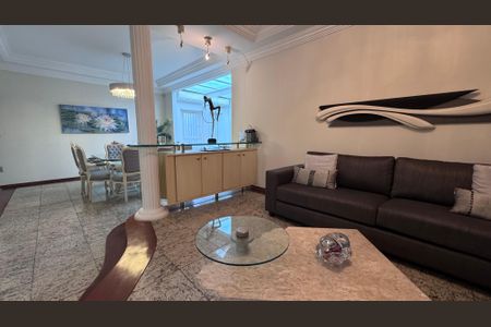 Casa à venda com 334m², 6 quartos e 9 vagas Casa à venda com 334m², 6 quartos e 9 vagasSala