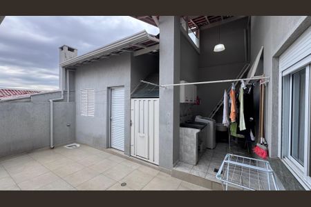 Casa à venda com 334m², 6 quartos e 9 vagas Casa à venda com 334m², 6 quartos e 9 vagasÁrea de Serviço