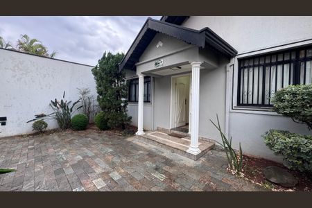 Casa à venda com 334m², 6 quartos e 9 vagas Casa à venda com 334m², 6 quartos e 9 vagasÁrea comum