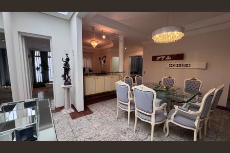 Casa à venda com 334m², 6 quartos e 9 vagas Casa à venda com 334m², 6 quartos e 9 vagasSala de Jantar