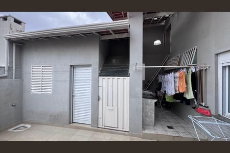 Casa à venda com 334m², 6 quartos e 9 vagas Casa à venda com 334m², 6 quartos e 9 vagasÁrea de Serviço