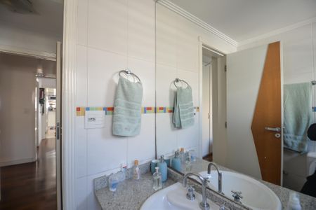 Apartamento à venda com 170m², 3 quartos e 3 vagasBanheiro da Suíte 2