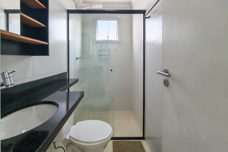 Banheiro da Suíte de apartamento para alugar com 2 quartos, 77m² em Maracanã, Praia Grande