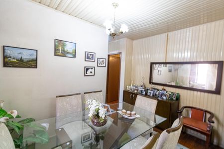 Casa para alugar com 190m², 3 quartos e 6 vagasSala