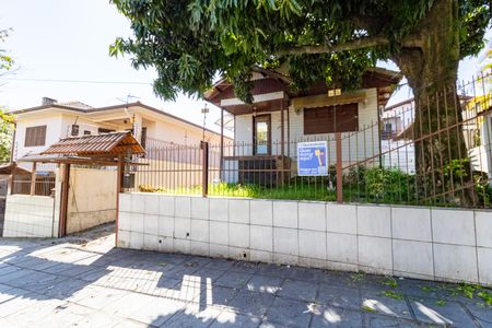 Casa para alugar com 190m², 3 quartos e 6 vagasFachada