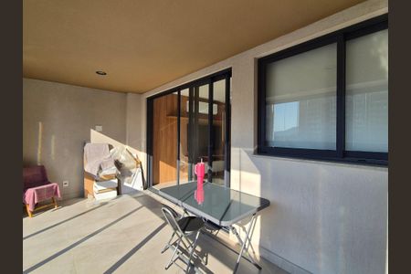 Apartamento à venda com 103m², 3 quartos e 2 vagas Apartamento à venda com 103m², 3 quartos e 2 vagasVaranda