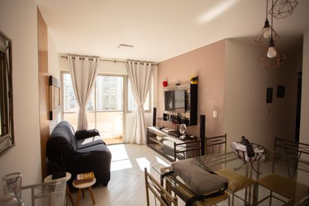 Apartamento à venda com 70m², 3 quartos e 1 vaga Apartamento à venda com 70m², 3 quartos e 1 vagaSala