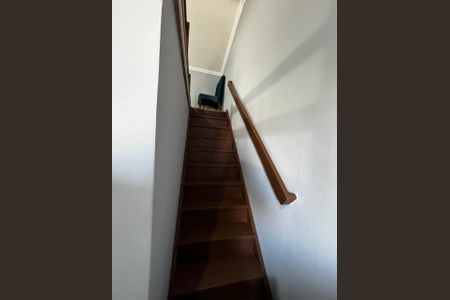 Casa de condomínio à venda com 76m², 2 quartos e 1 vaga Casa de condomínio à venda com 76m², 2 quartos e 1 vagaEscada