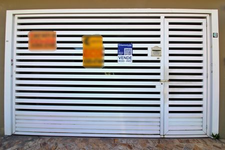 Casa à venda com 207m², 3 quartos e 2 vagasFachada