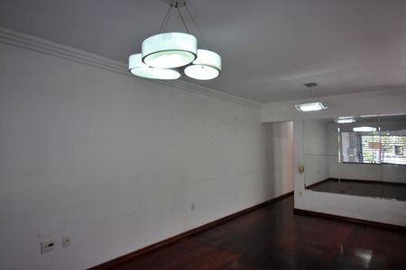 Casa à venda com 207m², 3 quartos e 2 vagasSala