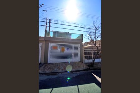 Casa à venda com 207m², 3 quartos e 2 vagasFachada