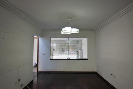 Casa à venda com 207m², 3 quartos e 2 vagasSala