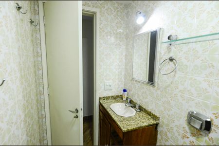 Apartamento à venda com 120m², 3 quartos e 1 vaga Apartamento à venda com 120m², 3 quartos e 1 vagaBanheiro Social