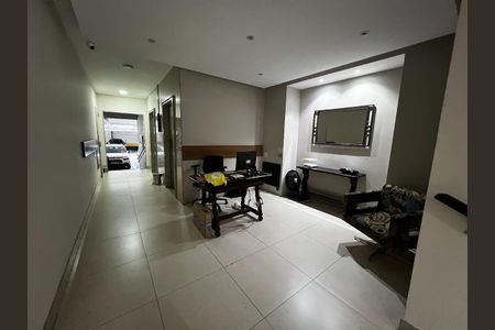 Apartamento à venda com 120m², 3 quartos e 1 vaga Apartamento à venda com 120m², 3 quartos e 1 vagaHall