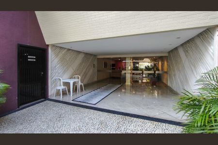 Apartamento à venda com 77m², 2 quartos e 1 vagaFachada e portaria