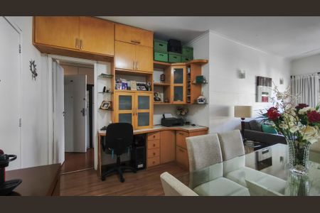 Apartamento à venda com 77m², 2 quartos e 1 vagaSala