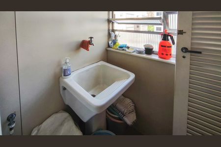 Apartamento à venda com 77m², 2 quartos e 1 vagaÁrea de Serviço