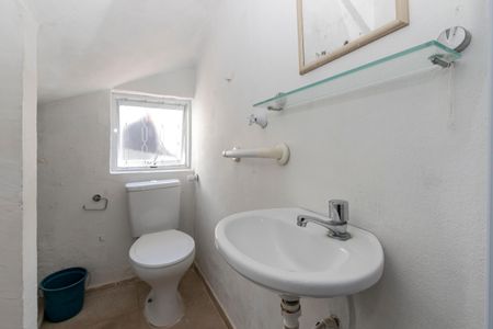 Casa à venda com 140m², 2 quartos e 2 vagasLavabo