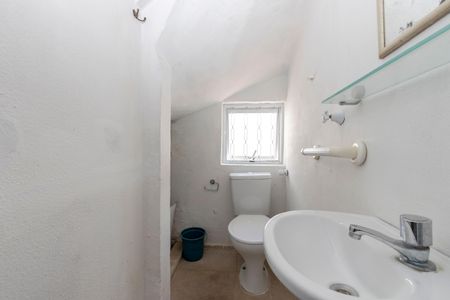 Casa à venda com 140m², 2 quartos e 2 vagasLavabo