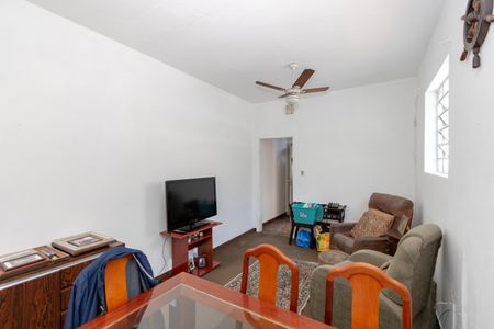 Casa à venda com 140m², 2 quartos e 2 vagasSala