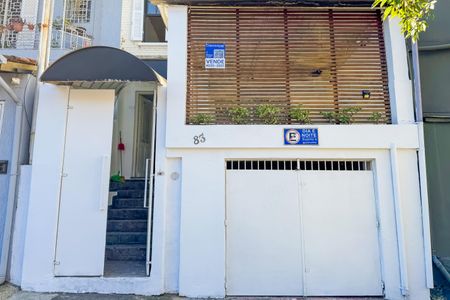 Casa à venda com 120m², 1 quarto e 1 vaga Casa à venda com 120m², 1 quarto e 1 vagaFachada