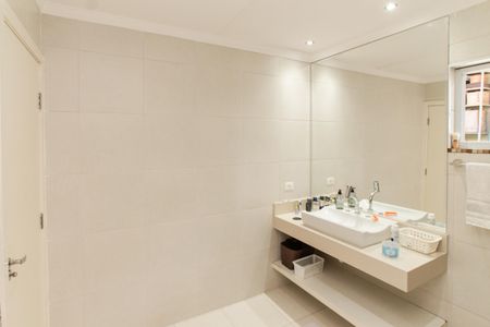 Casa à venda com 235m², 3 quartos e 5 vagasBanheiro