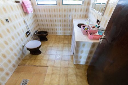 Casa à venda com 200m², 5 quartos e 2 vagasBanheiro da Suíte 2