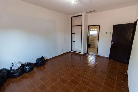 Casa à venda com 200m², 5 quartos e 2 vagasSuíte 2