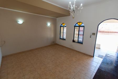 Casa à venda com 200m², 5 quartos e 2 vagasSala