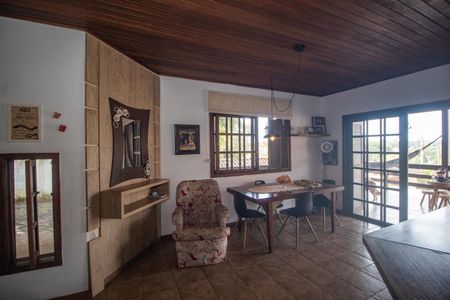 Casa à venda com 170m², 2 quartos e 2 vagas Casa à venda com 170m², 2 quartos e 2 vagasSala