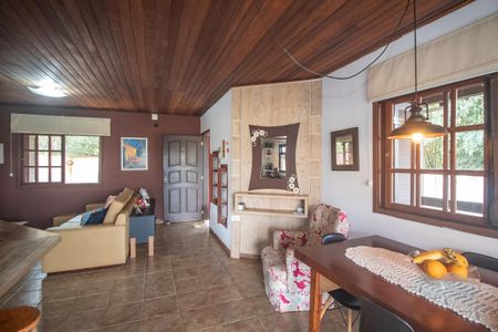 Casa à venda com 170m², 2 quartos e 2 vagas Casa à venda com 170m², 2 quartos e 2 vagasSala