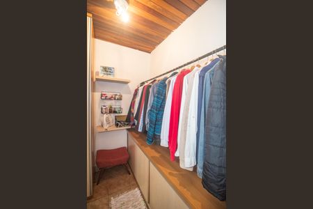 Casa à venda com 170m², 2 quartos e 2 vagas Casa à venda com 170m², 2 quartos e 2 vagasCloset