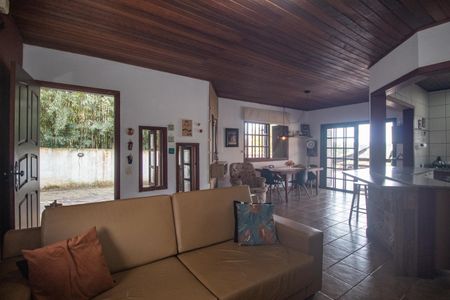 Casa à venda com 170m², 2 quartos e 2 vagas Casa à venda com 170m², 2 quartos e 2 vagasSala