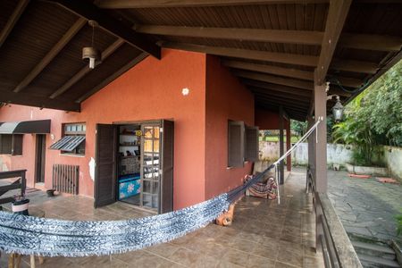 Casa à venda com 170m², 2 quartos e 2 vagas Casa à venda com 170m², 2 quartos e 2 vagasSacada