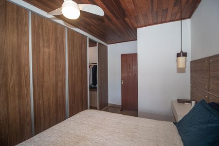 Casa à venda com 170m², 2 quartos e 2 vagas Casa à venda com 170m², 2 quartos e 2 vagasSuite