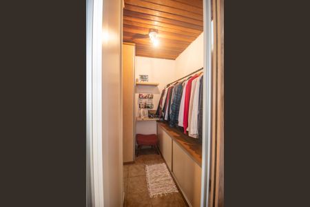 Casa à venda com 170m², 2 quartos e 2 vagas Casa à venda com 170m², 2 quartos e 2 vagasCloset