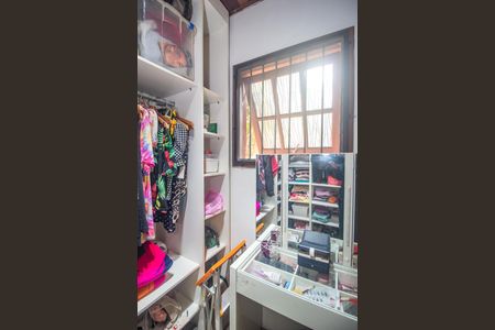 Casa à venda com 170m², 2 quartos e 2 vagas Casa à venda com 170m², 2 quartos e 2 vagasCloset