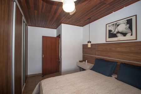 Casa à venda com 170m², 2 quartos e 2 vagas Casa à venda com 170m², 2 quartos e 2 vagasSuite