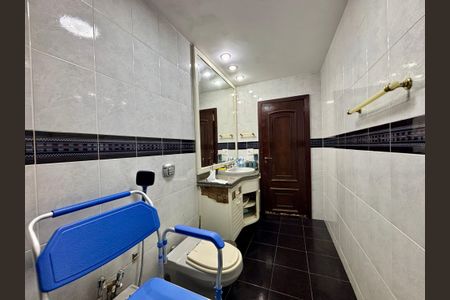 Apartamento para alugar com 230m², 4 quartos e 2 vagas Apartamento para alugar com 230m², 4 quartos e 2 vagasBanheiro social