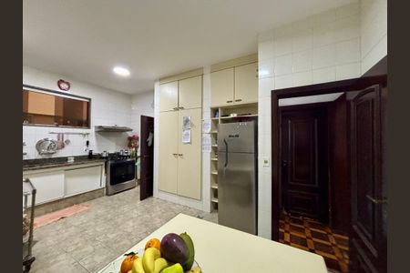Apartamento para alugar com 230m², 4 quartos e 2 vagas Apartamento para alugar com 230m², 4 quartos e 2 vagasCozinha
