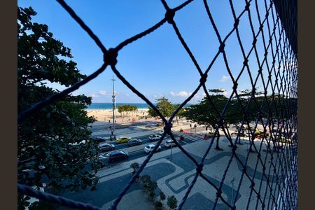 Apartamento para alugar com 230m², 4 quartos e 2 vagas Apartamento para alugar com 230m², 4 quartos e 2 vagasSala - vista para a praia