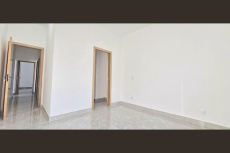 Casa à venda com 158m², 3 quartos e 2 vagasSuíte